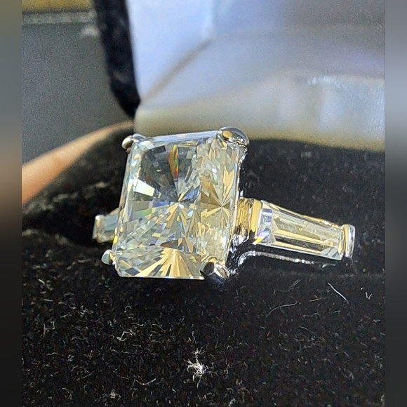 Sterling Silver Cubic Zirconia Ring Size 6 - Picture 4 of 15